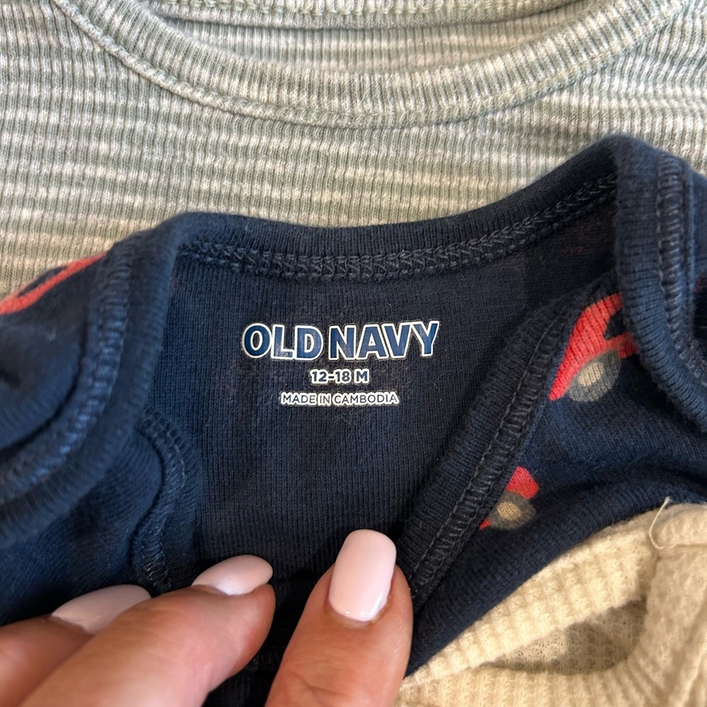 Baby Boy Bundle of 5 Onesies..Carter’s, Jumping Beans, Old Navy Size 12-18 Mos - Picture 3 of 5